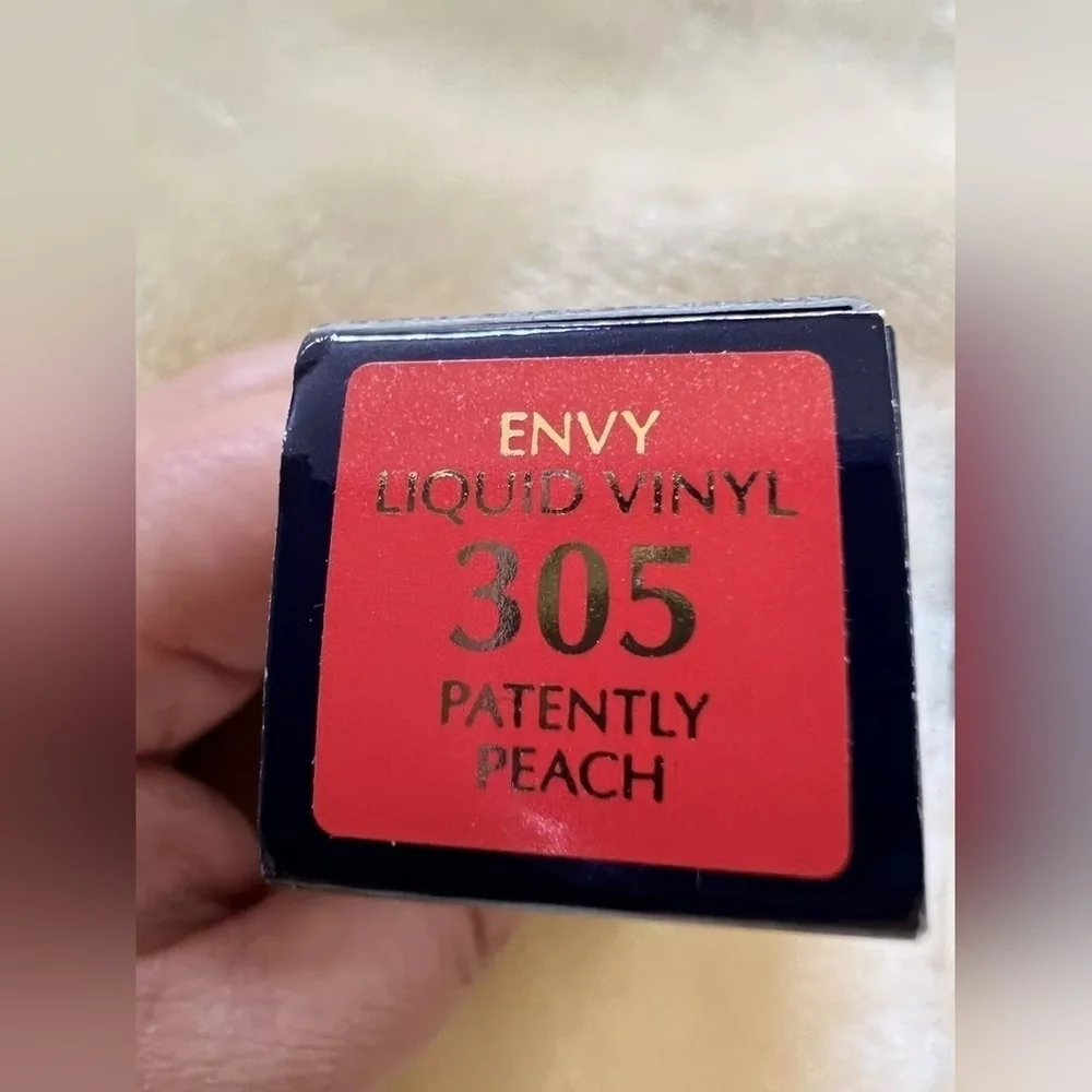 Estee Lauder Pure Color Envy Paint-On Liquid Vinyl Lipstick Patently Peach 🍑